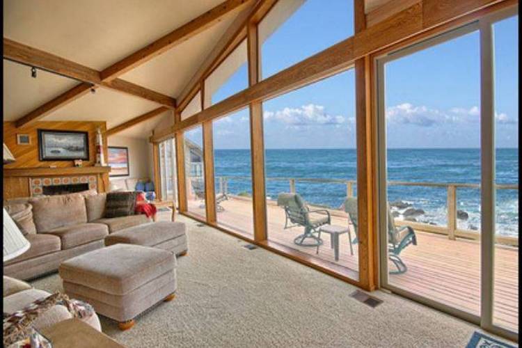 living room view of 4757 Windsor Bl. vacation rental in Cambria, California
